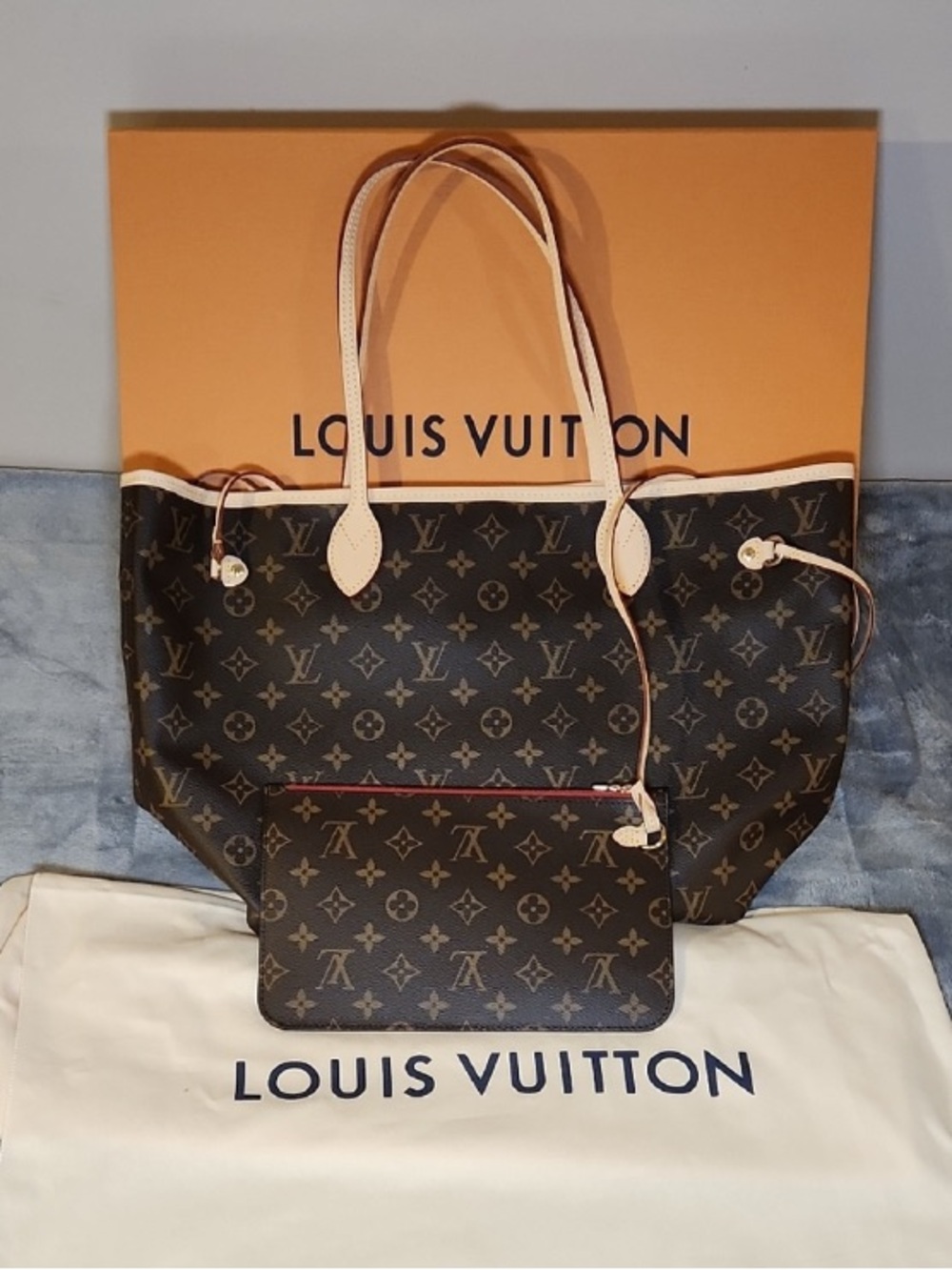 Louis Vuitton Neverfull MM
Monogram Brand New Full Set w/ Pochette $2352 Retail